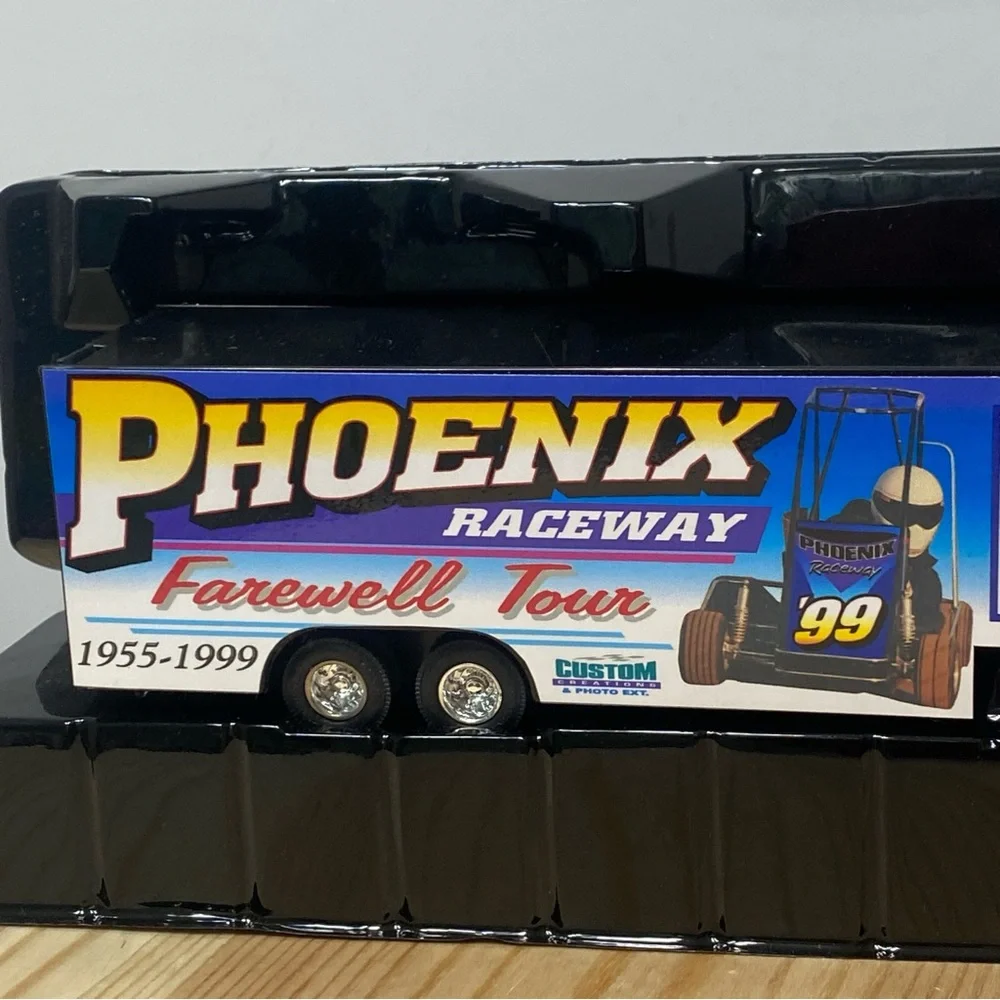 Racing Champions Phoenix Raceway 1993 NASCAR Racing Team Transporter 1:64